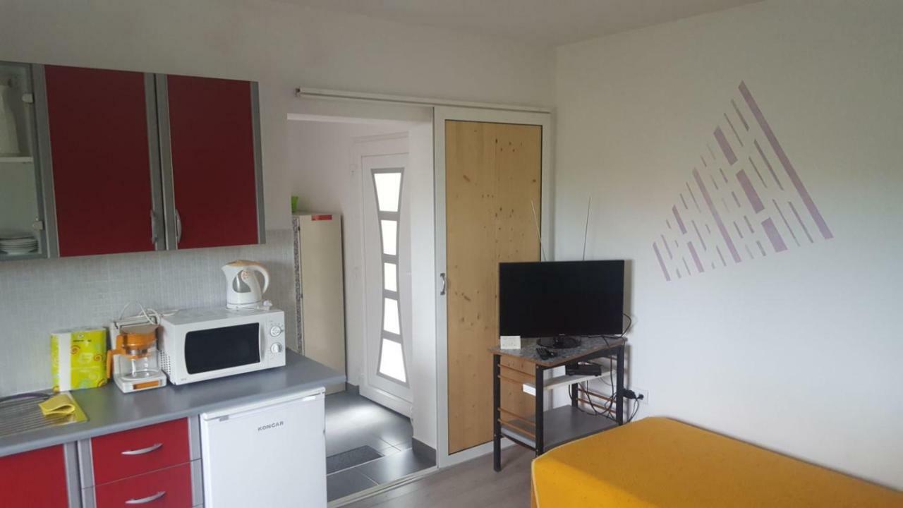 Apartment Brigitte Vrsi Eksteriør billede