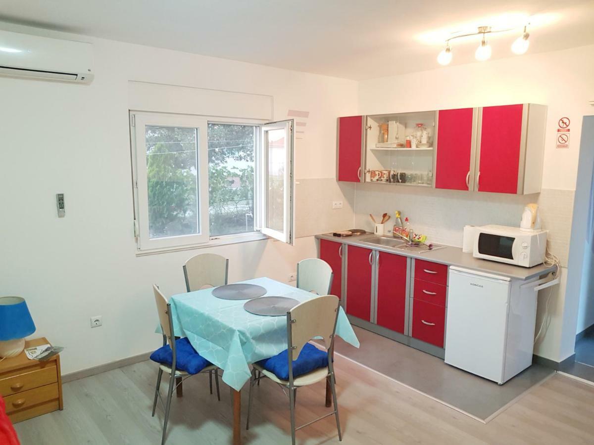 Apartment Brigitte Vrsi Eksteriør billede