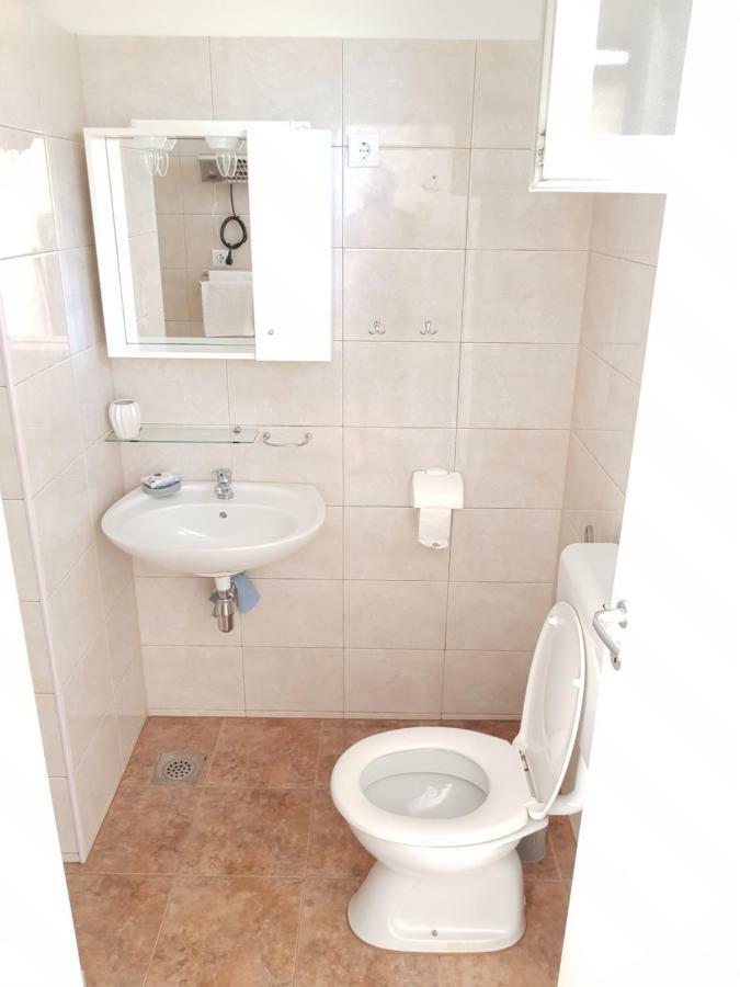 Apartment Brigitte Vrsi Eksteriør billede
