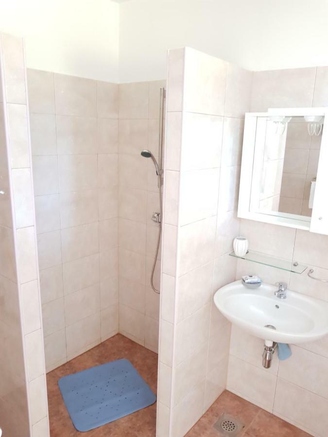 Apartment Brigitte Vrsi Eksteriør billede